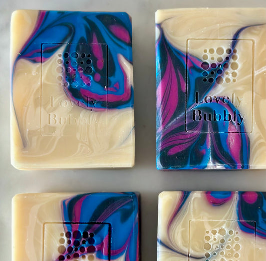 🥂 Champagne Swirl Soap